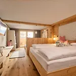 Hotel Alpenfriede 4*