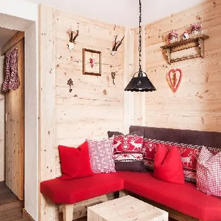 فندق Alpenfriede 4*