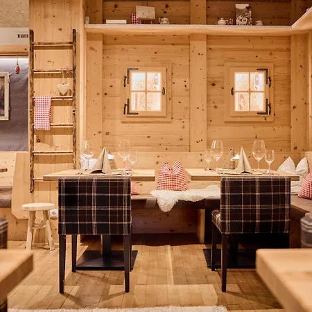 Hotel Alpenfriede 4*